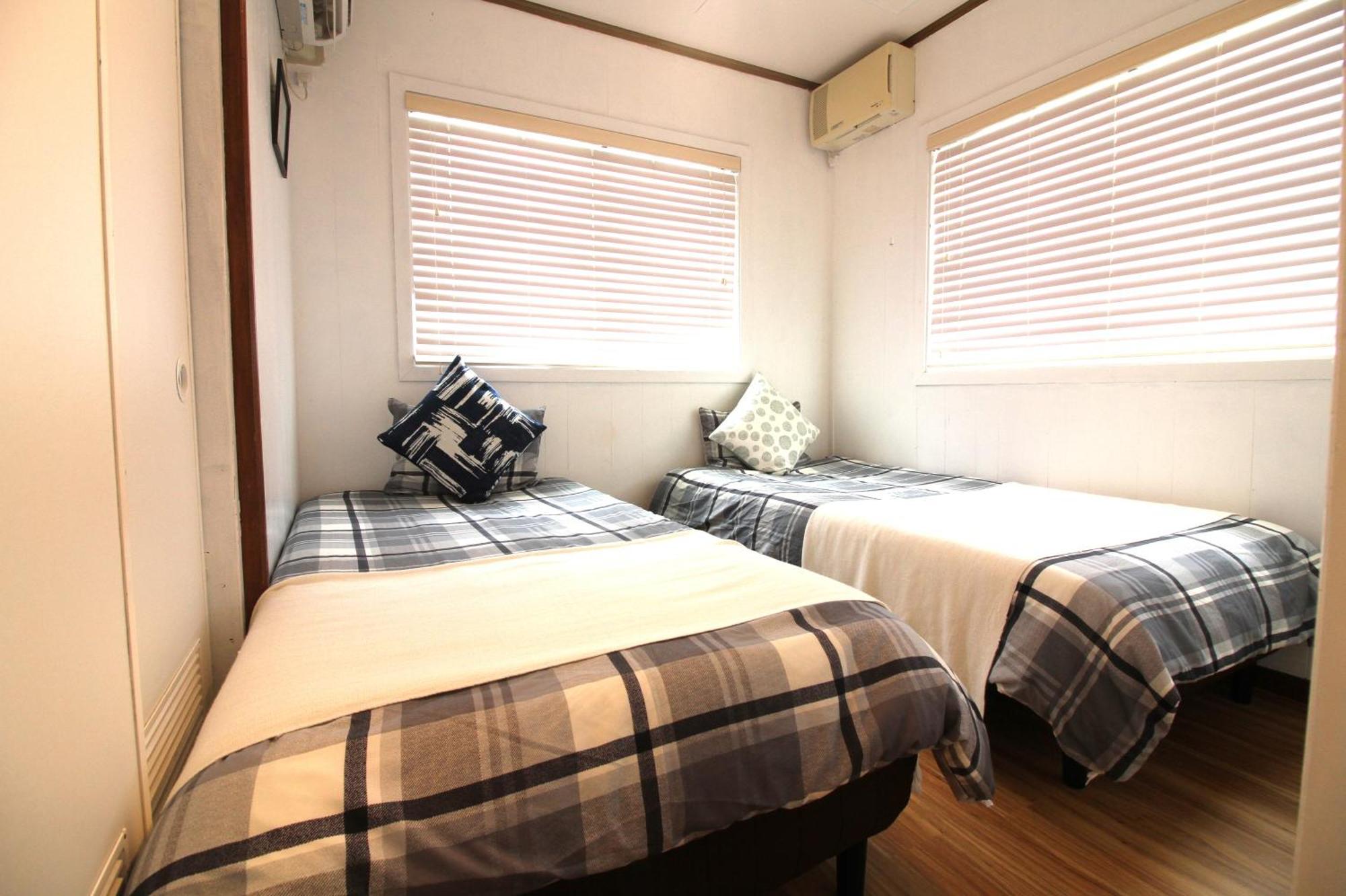 Hotel Whale Okinawa à Kadena Extérieur photo