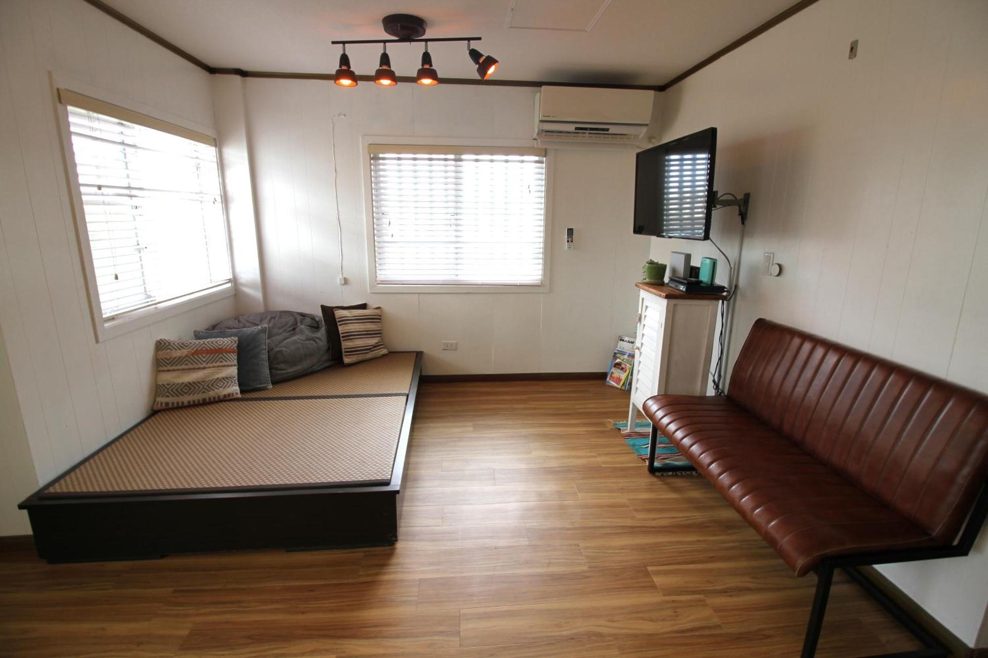 Hotel Whale Okinawa à Kadena Extérieur photo