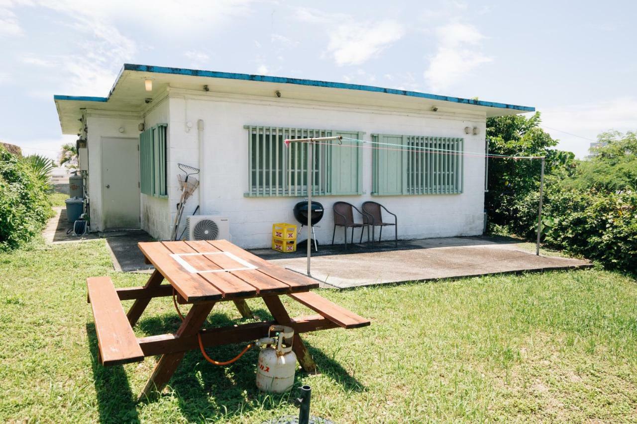 Hotel Whale Okinawa à Kadena Extérieur photo