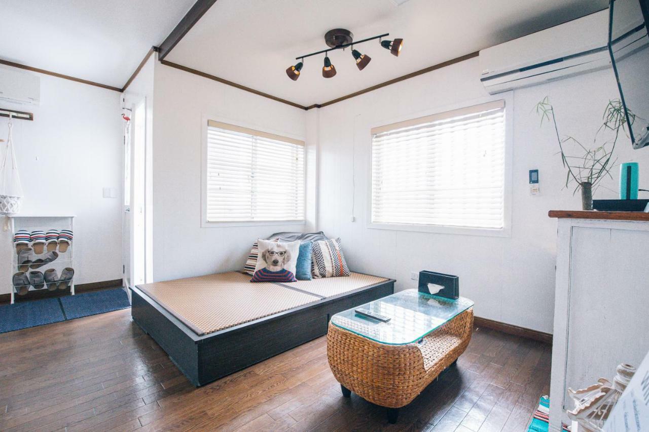 Hotel Whale Okinawa à Kadena Extérieur photo