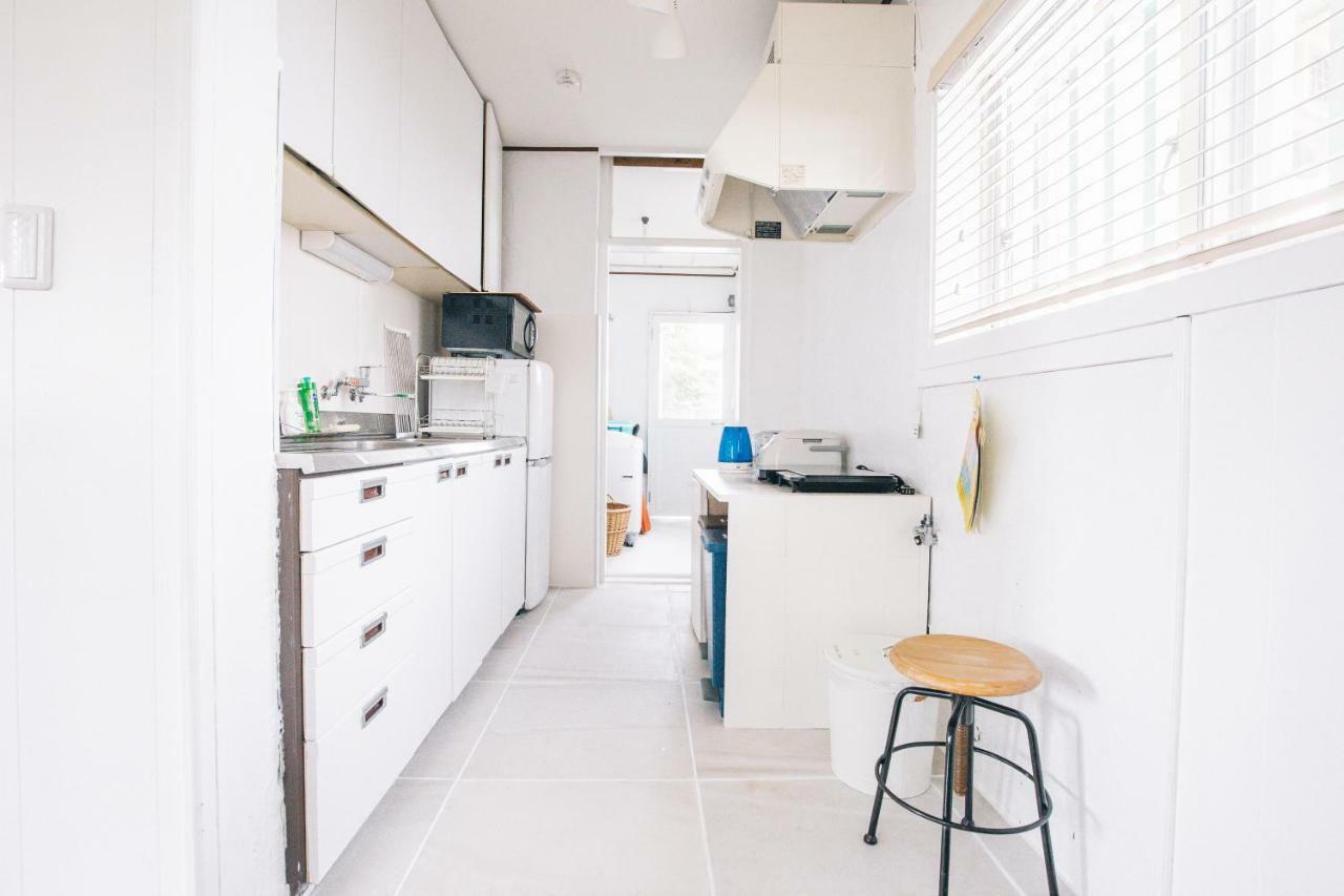 Hotel Whale Okinawa à Kadena Extérieur photo